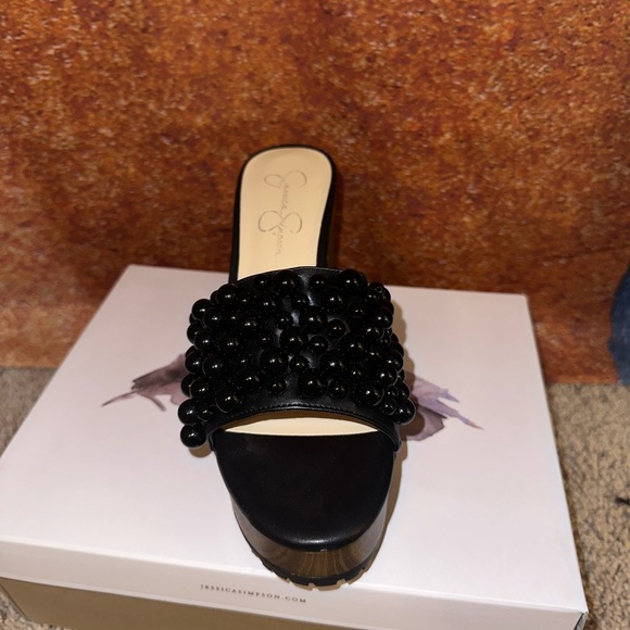 Heels (clogs) - Picture 6 of 9